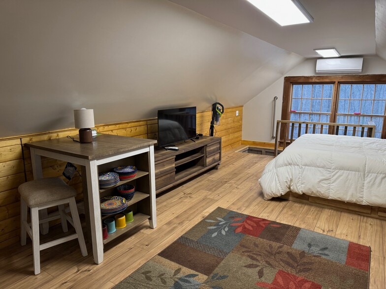 Building Photo - 2470 Crow Valley Rd NW