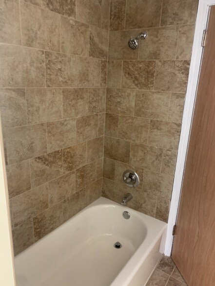 Building Photo - 924 Cleveland Ave S