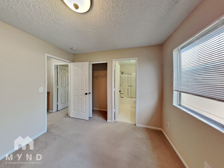 Building Photo - 1576 Reno View Dr