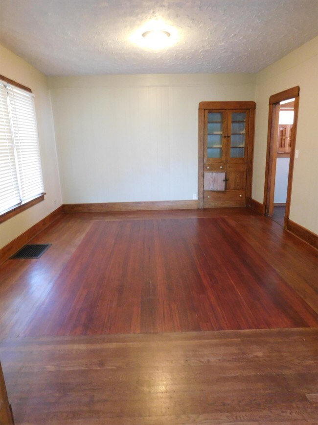 Building Photo - 540 S 9th St