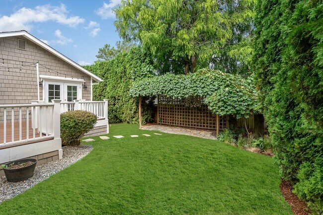Building Photo - 3Bd/1.75Ba Kirkland Home