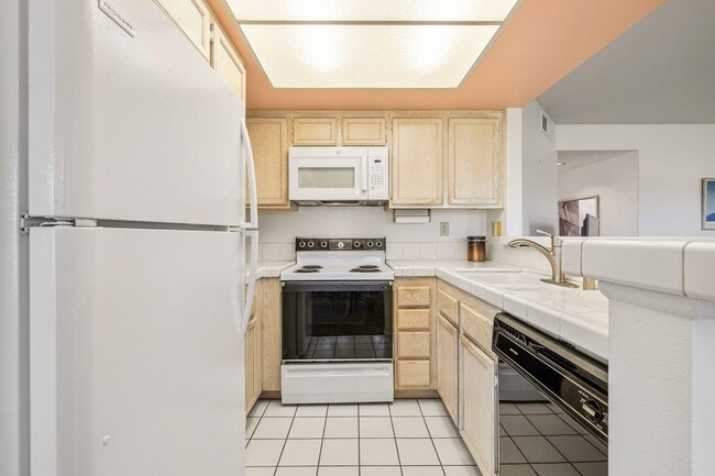 Building Photo - 78121 Crimson Ct