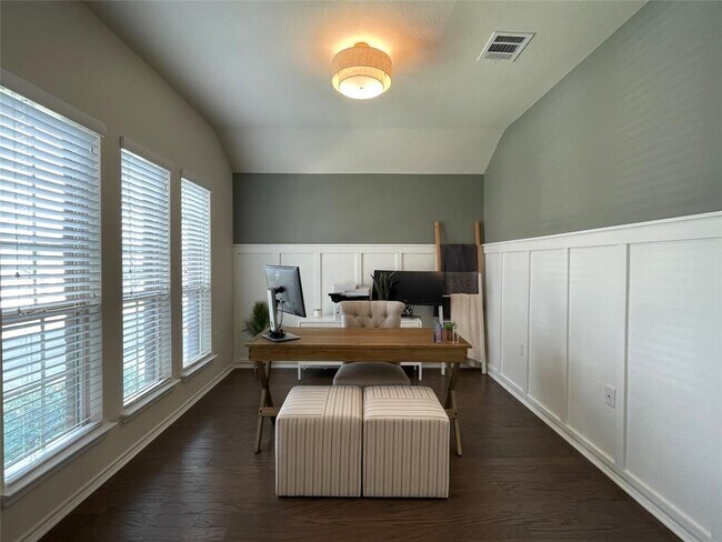 Building Photo - 13313 Henneman Dr