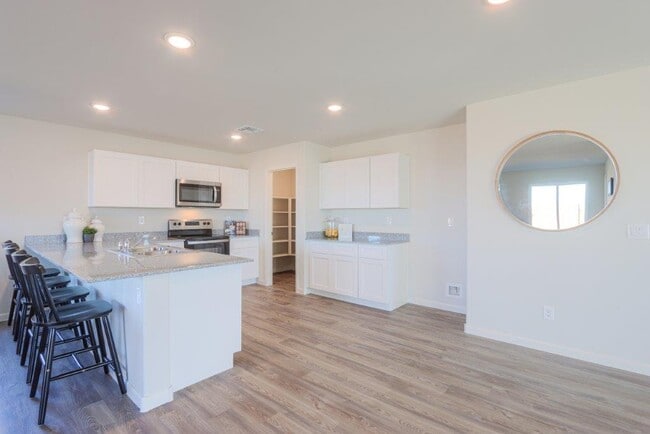 Building Photo - 2400 Tapatio Dr