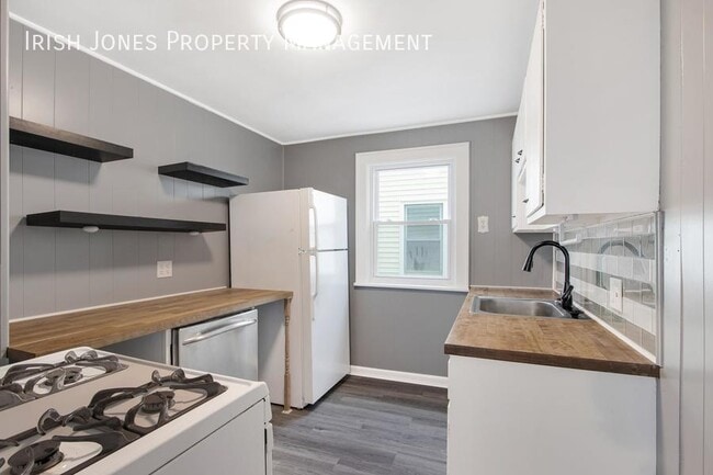 Building Photo - 233 St Lawrence Ave