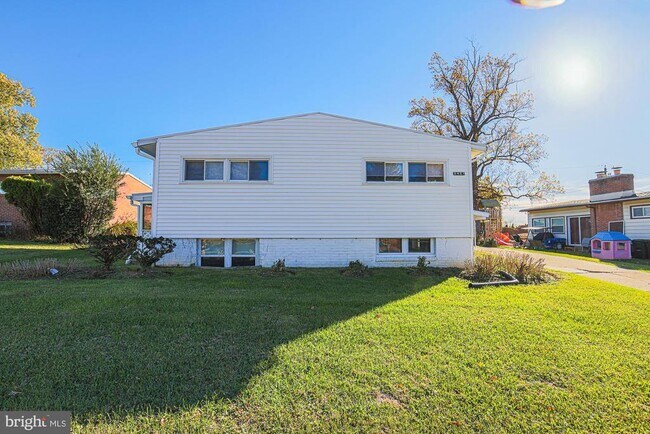 Building Photo - 2421 Lightfoot Dr