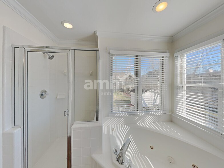 Building Photo - 4840 Forest Highland Dr