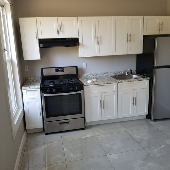 Building Photo - 84 Carson Ave