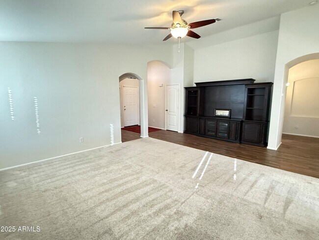 Building Photo - 605 E Nancy Ave