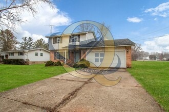 Building Photo - Available Now! - 3 Bedroom 1.5 Bath in Kearsley School District!