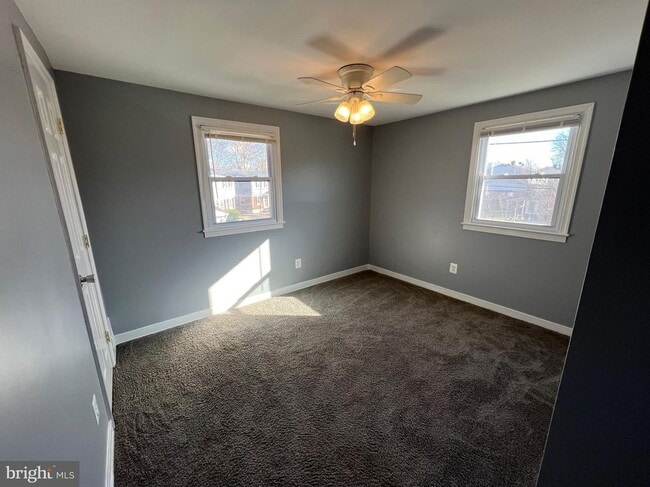 Building Photo - 5804 Shoshone Dr