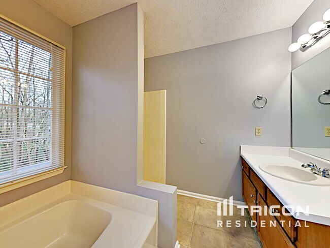 Building Photo - 5044 Rosemeade Ct