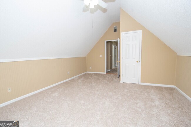 Building Photo - 74 Roxbury Ln