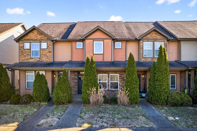 Building Photo - Great Location!