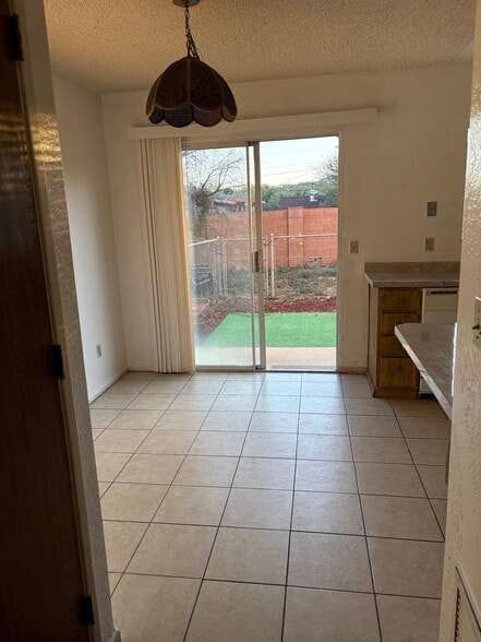 Building Photo - 433 Avenida Garza