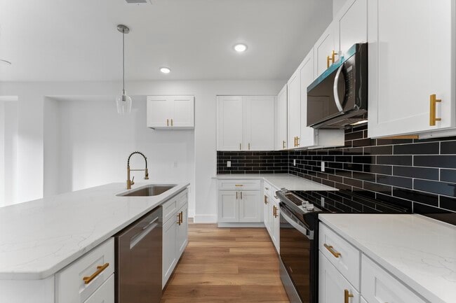 Building Photo - 8205 Carver Rd