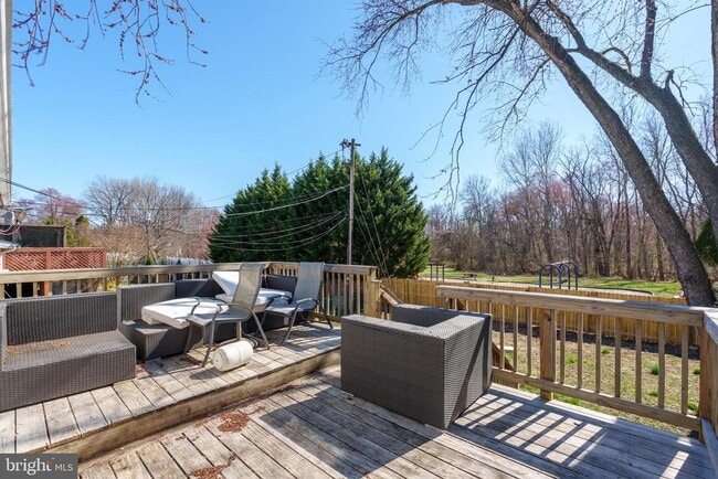 Building Photo - 150 Fairway Rd