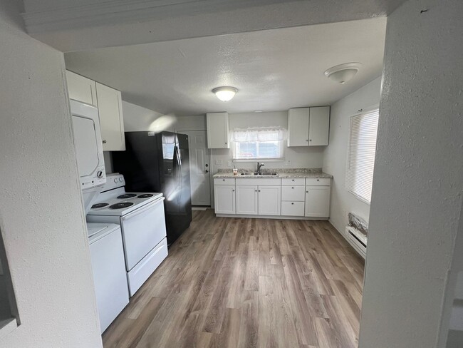 Building Photo - Rent Reduced! Ephrata Home