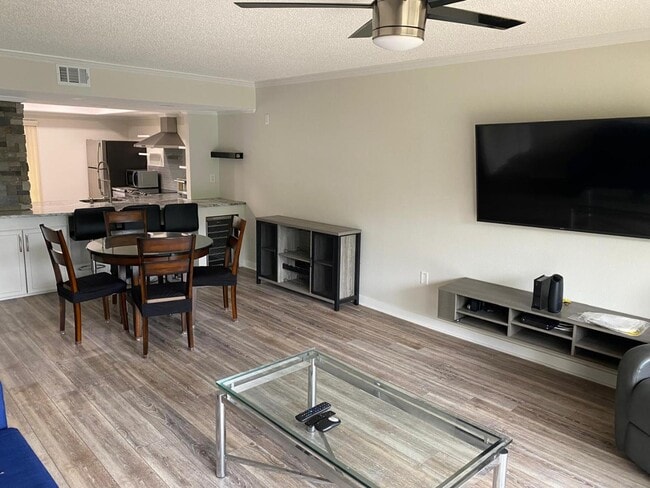 Building Photo - 7550 Sunshine Skyway Ln S