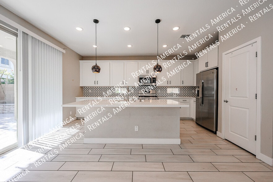 Building Photo - 1321 W Coyote Dr