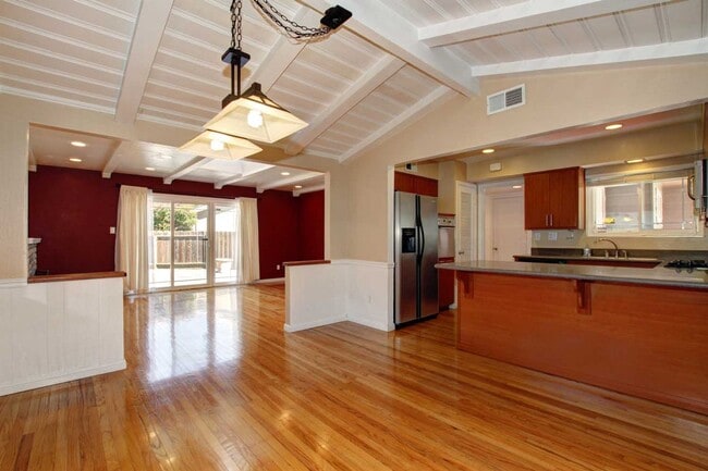 Building Photo - Adorable College Green 3 BDRM 2 BATH avail...