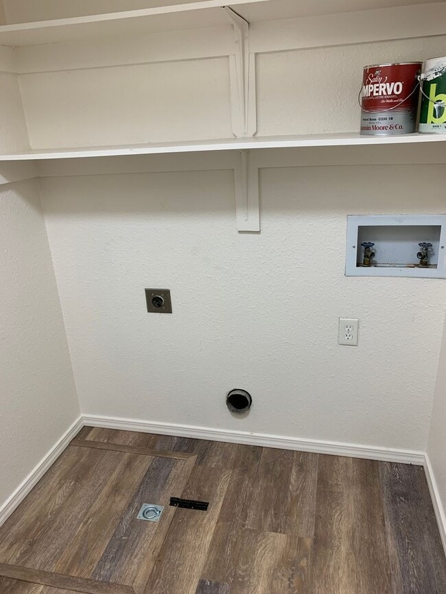 Building Photo - 1701 Elcadore Dr