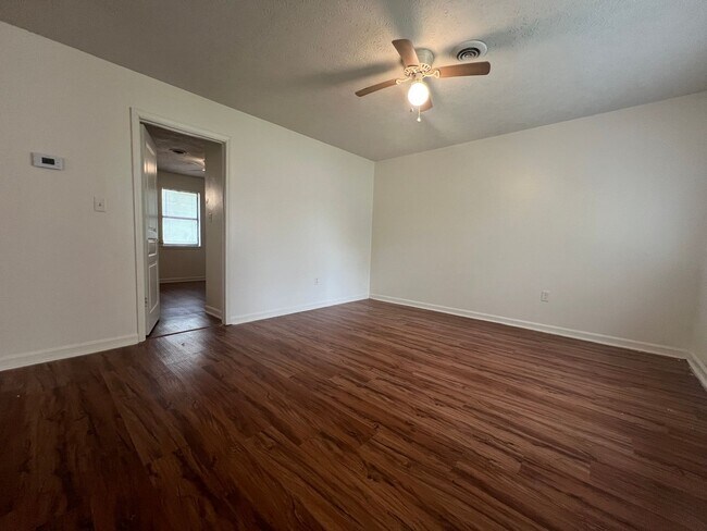 Building Photo - Two Bedroom Duplex