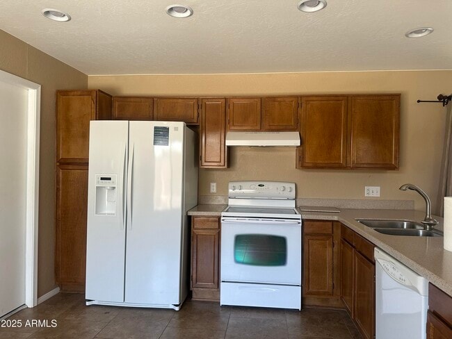 Building Photo - 3948 W Chama Dr