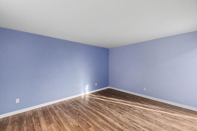 Building Photo - 13820 NE 65th St