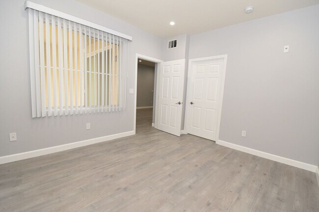 Building Photo - STUNNING AND MODERN 2 BED 2 BATH CONDO AT ...