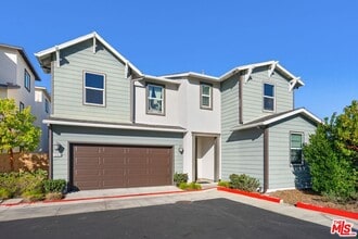 Building Photo - 1203 Beach Ln