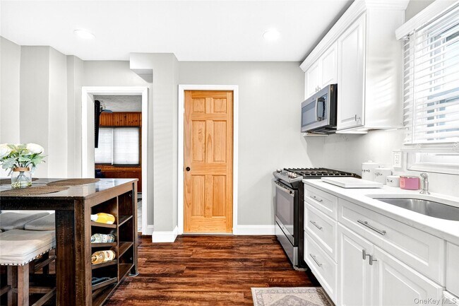 Building Photo - 109 Broadway