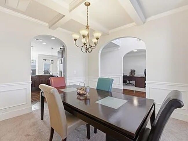 Building Photo - 8 Hillfoots Ct