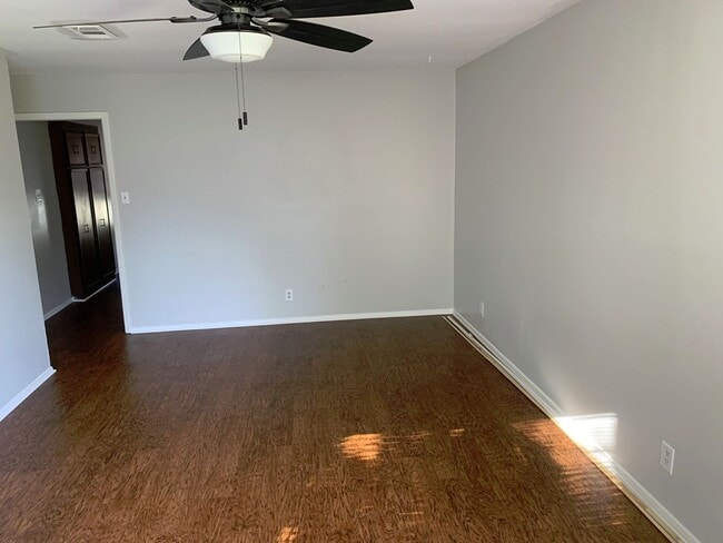 Building Photo - Duplex