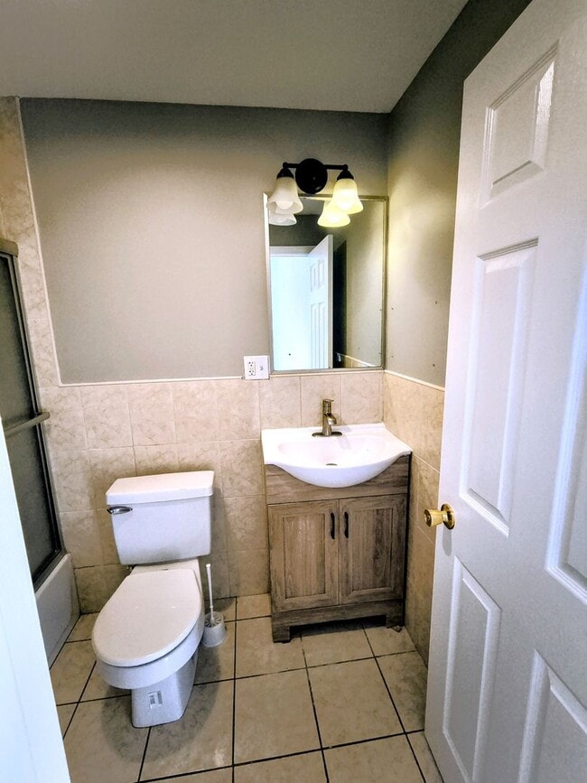 Building Photo - *****Cranston/Eden Park – Four Bed Duplex - $3,295*****