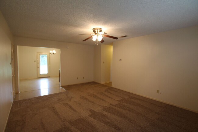 Building Photo - 12414 Cimmarron Dr