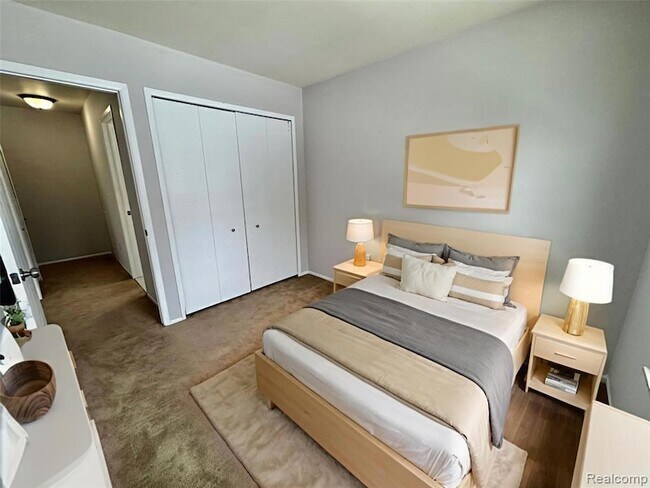 Building Photo - 41070 Southwind Dr