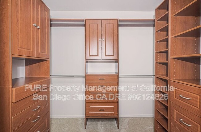Building Photo - 6517 Delbarton St