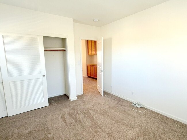 Building Photo - BEAUTIFUL BRIDGES END TOWNHSE, NEAR PARKS, GOLF COURSE, COYOTE CREEK ELEMENTARY !