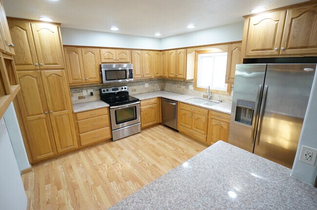 Granite counter top bar - 12821 Westwood Ln