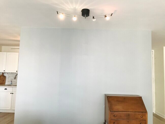 Living area - 5701 N Sheridan Rd
