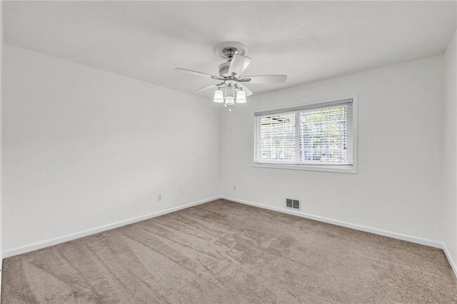 Building Photo - 318 Tyrone Rd