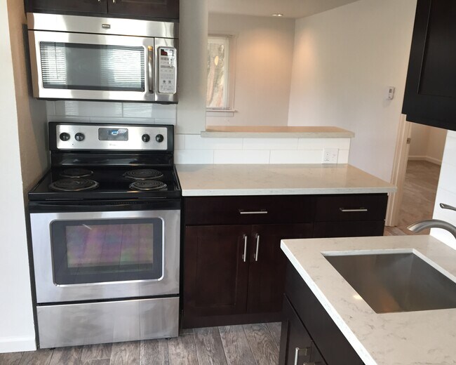 Building Photo - 609 N 48th St