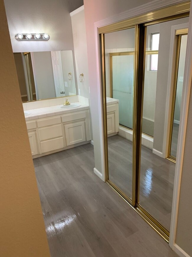 Building Photo - Spacious 3-Bedroom Home with Backyard in Fresno!