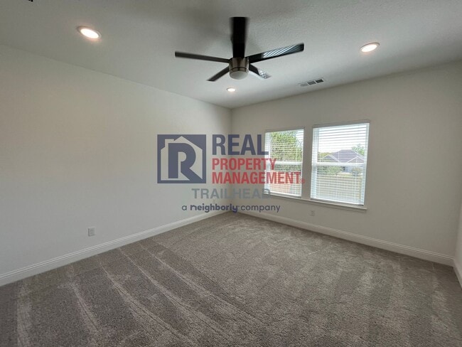 Building Photo - Stylish 3 Bed, 2 Bath Home in Gated Lakesi...