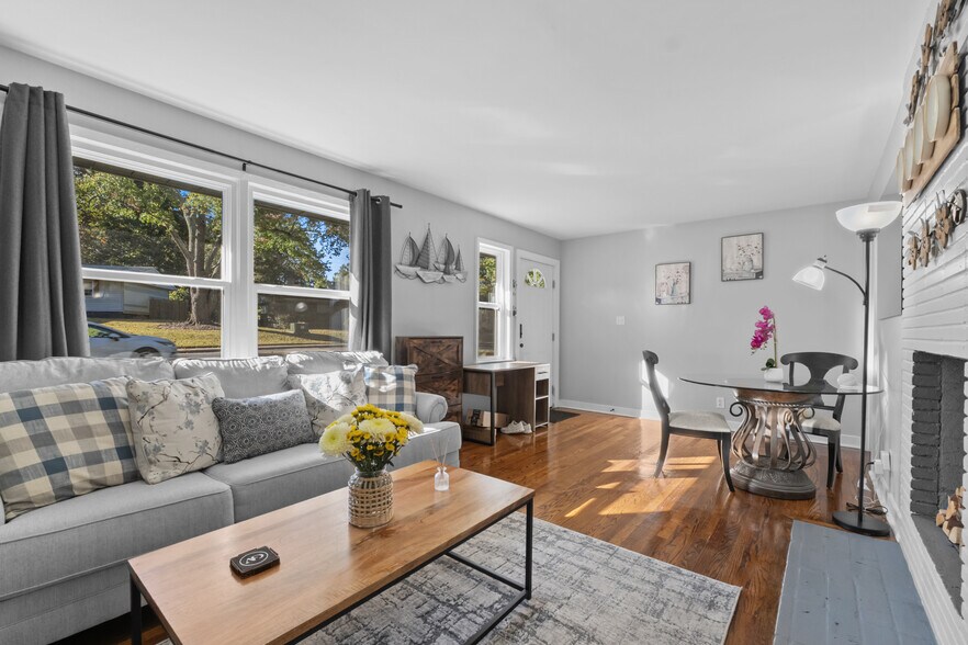 Building Photo - 1945 Camp Greene St