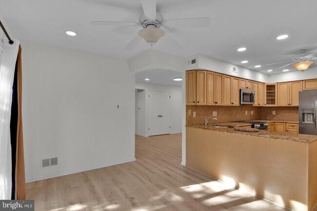 Building Photo - 915 Chanticleer