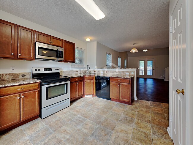 Building Photo - 6 Saddlemount Ln