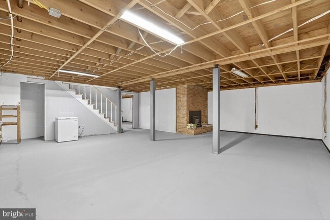 Building Photo - 10160 Dahlgren Rd