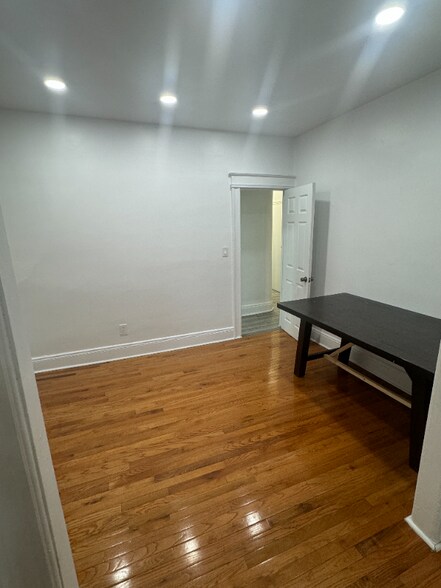 Building Photo - 107-15 103rd St